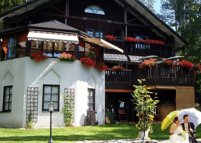 Bed & Breakfast Cronin's 4*