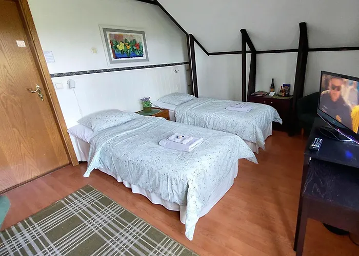 Bed & Breakfast Cronin's 4*